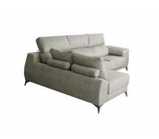 Chaiselongue con asientos deslizantes y cabezales reclinables.